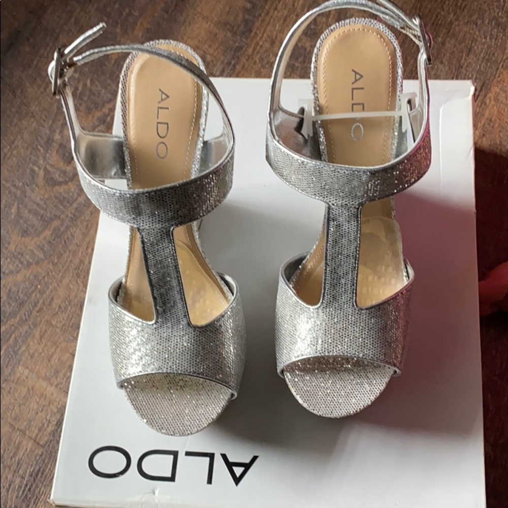BRAND NEW ALDO WEDGES SLIVER